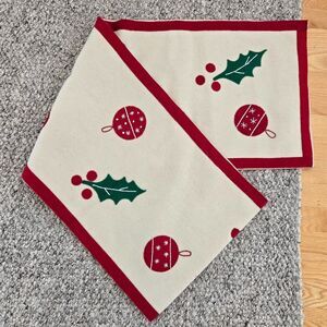 TAG Brand Wool Felt Christmas Table Mantel Runner 14 x 90 in Mistletoe Ornaments